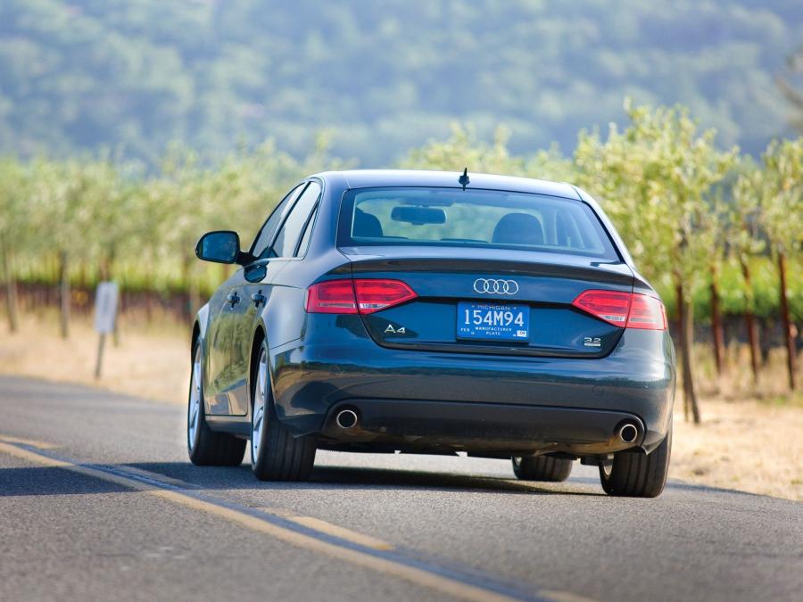  Audi A4 3.2 FSI Quattro Sedan (B8, 8K) 2007 года  (NA) (фото 29 из 32)